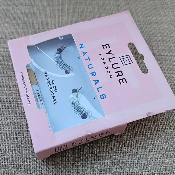 Eylure London Eye Lashes Feather Light Weight Natural Glue Included - Picture 6 of 11